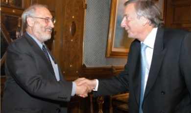 Néstor_Kirchner_with_Joseph_Stiglitz